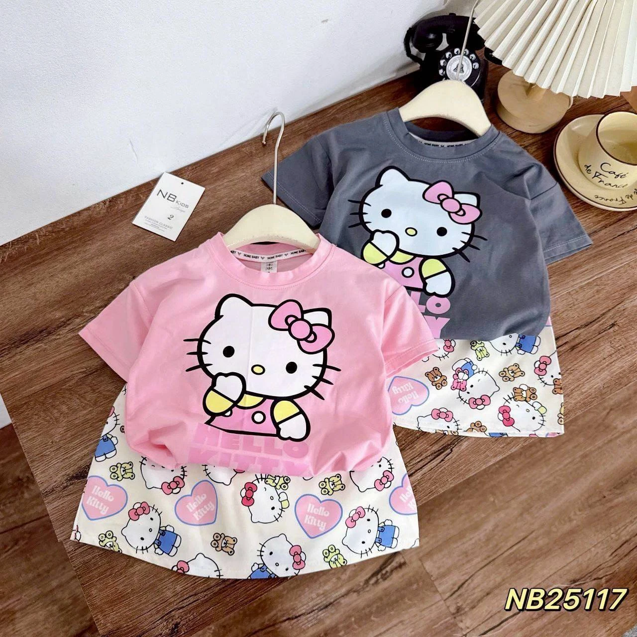 ชุดเซทลูกสาว ลายคิตตี้ เสื้อ+ กระโปรง