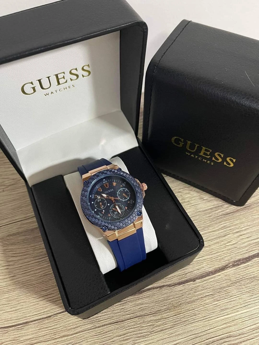 นาฬิกาข้อมือแบรนด์ Guess กันน้ำ