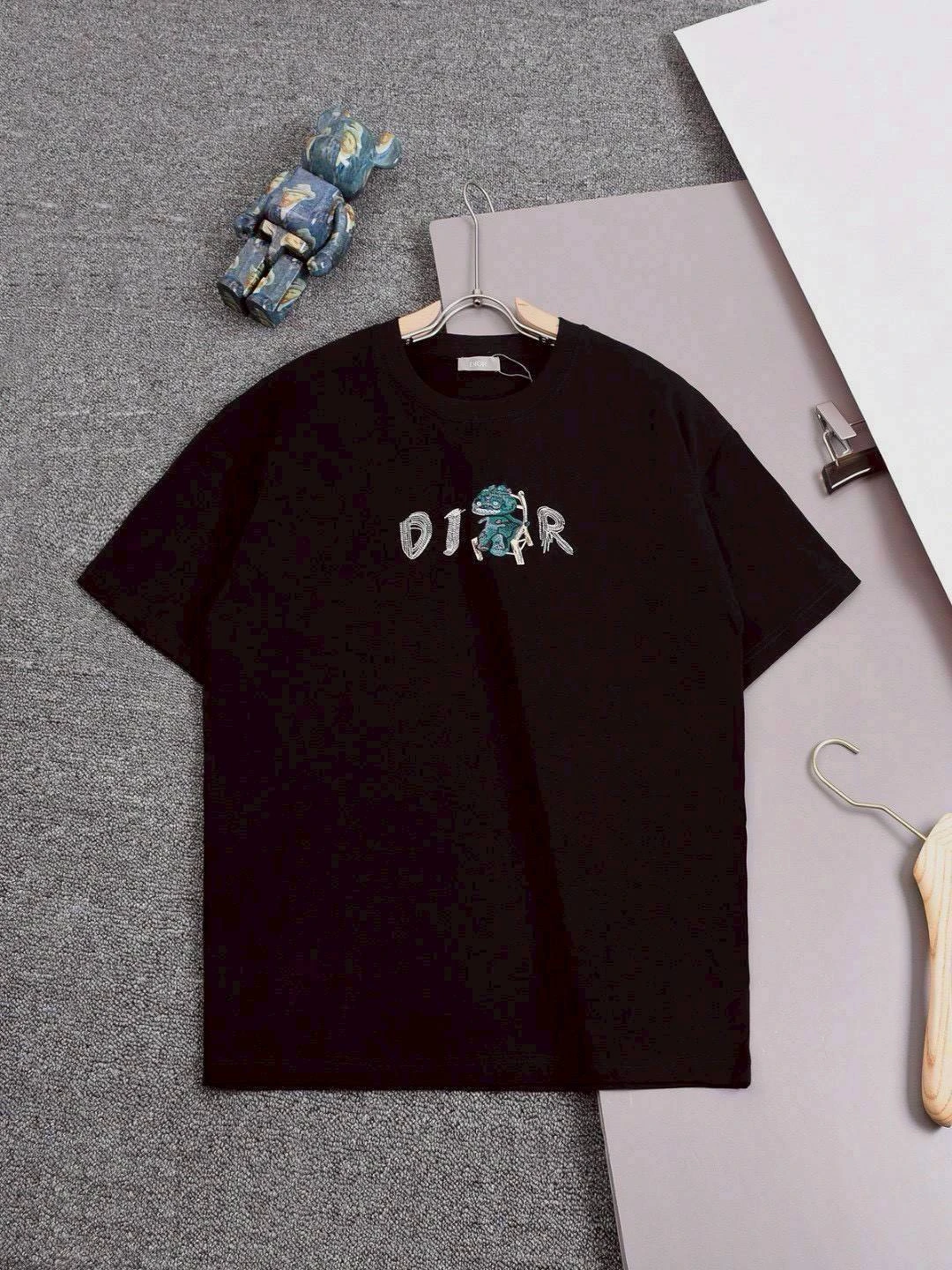 เสื้อสีดำลาย DIOR