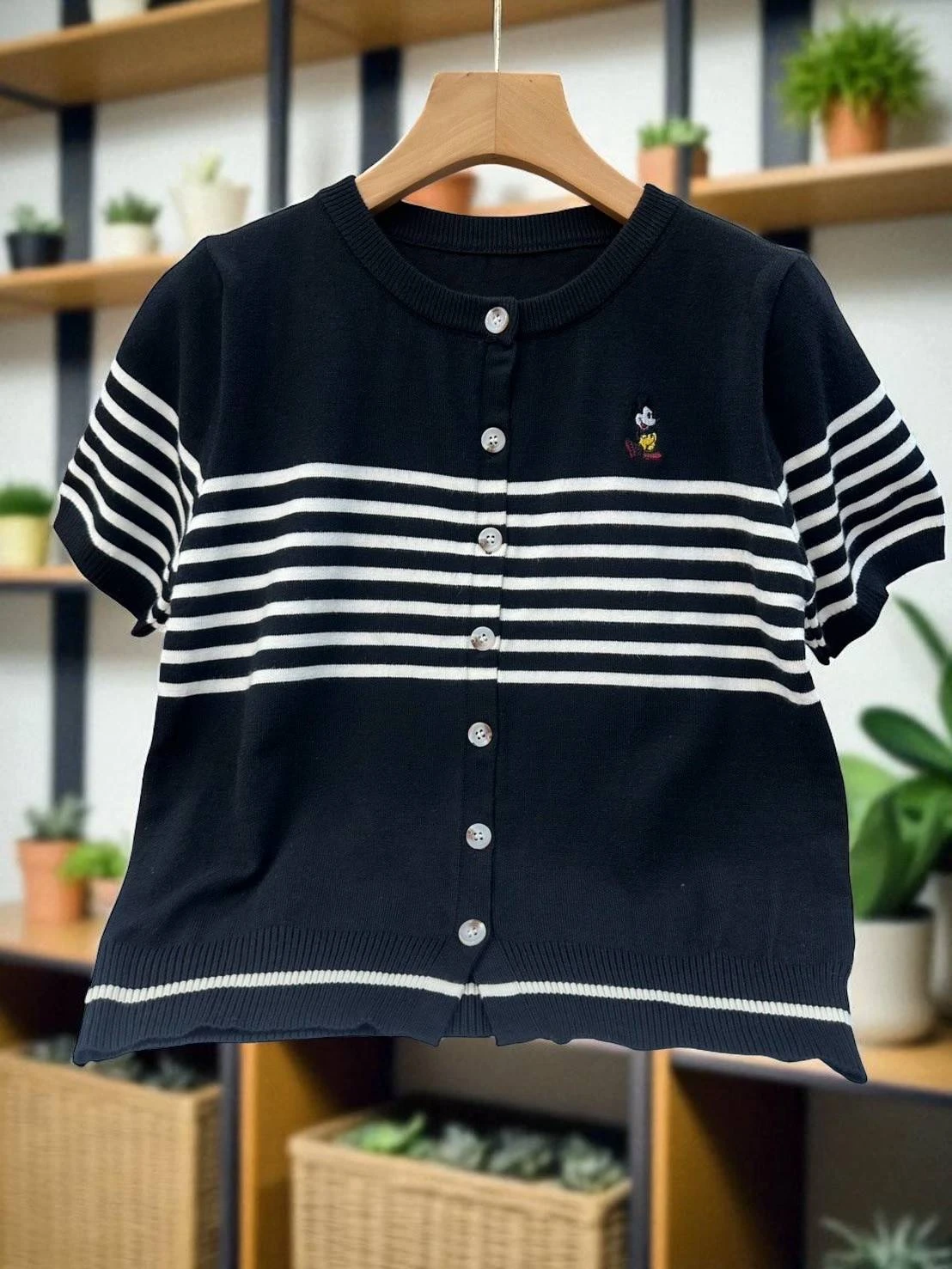 เสื้อโปโลไหมพรมลายขวาง ปักโลโก้มิกกี้
