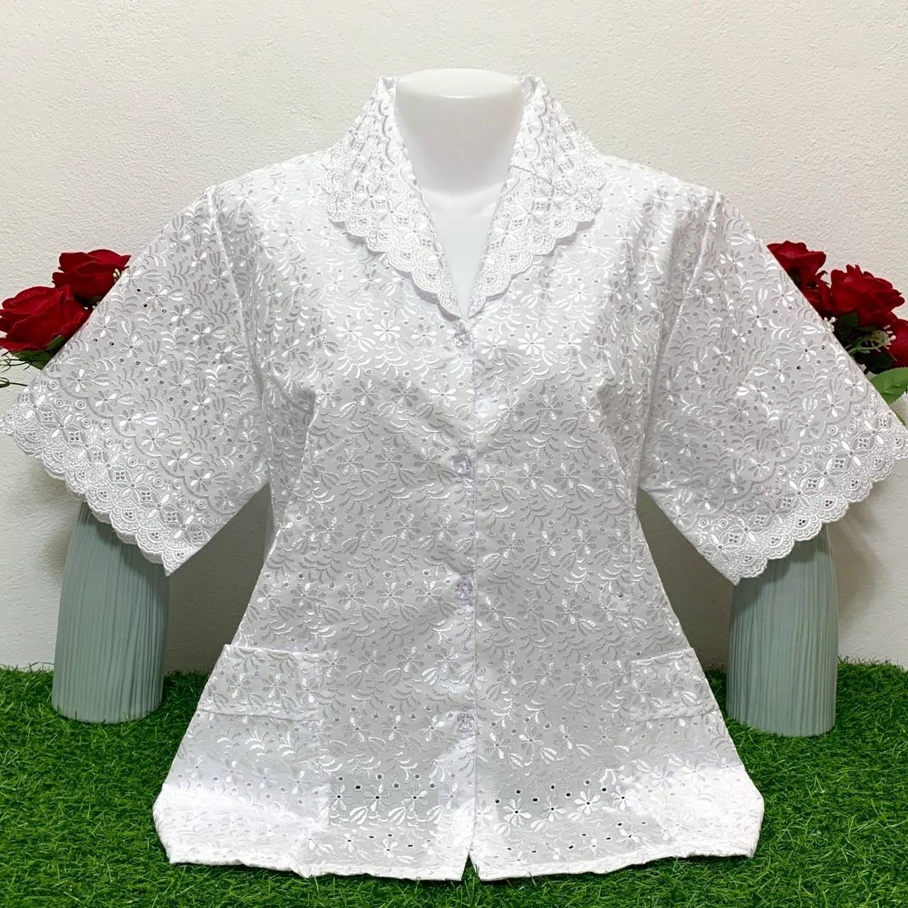 เสื้อคอปกปักลายดอกไม้ขาวอก38-42