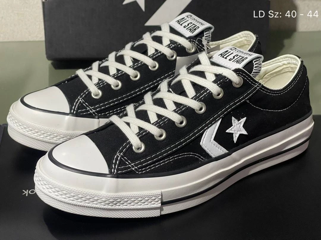รองเท้าผ้าใบ  CONVERSE พร้อมกล่อง