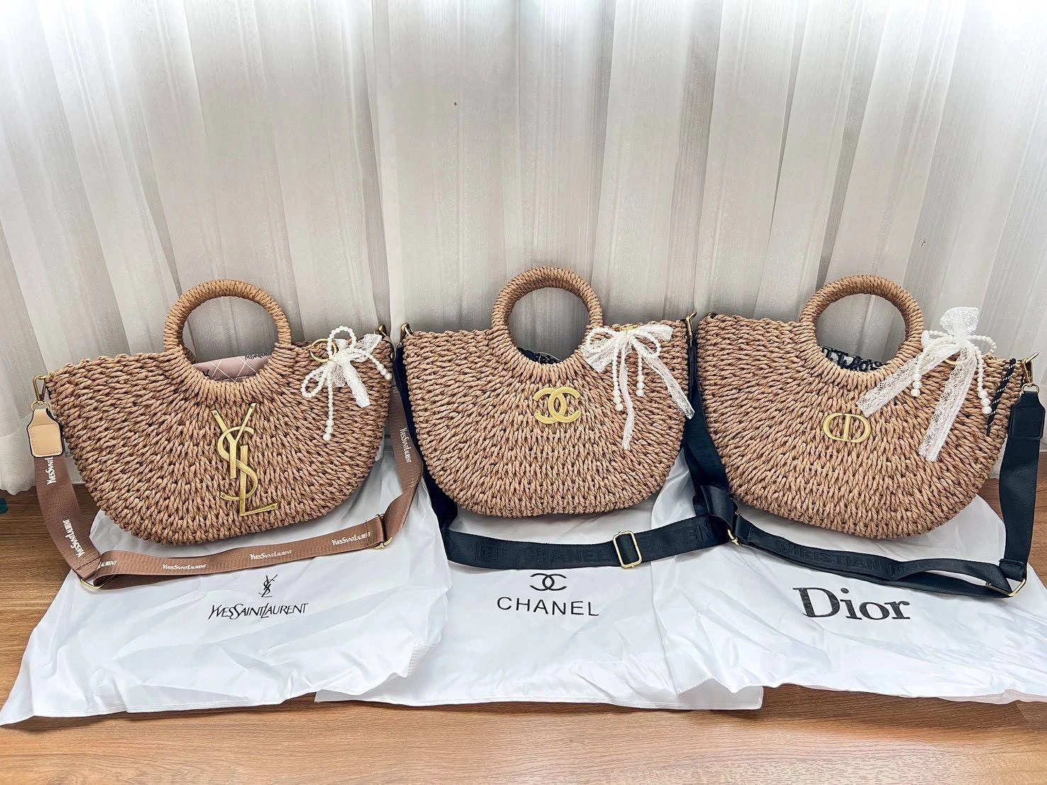 กระเป๋าถือ dior ขนาด 14 นิ้ว