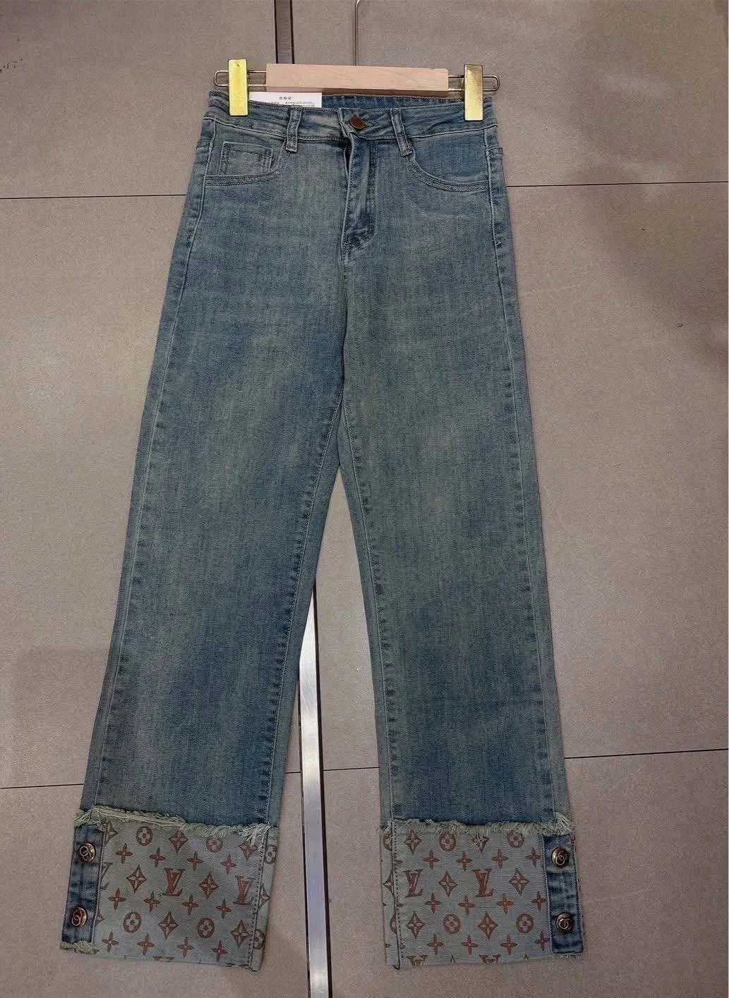 กางเกงยีนส์พับขา ลายหลุยส์