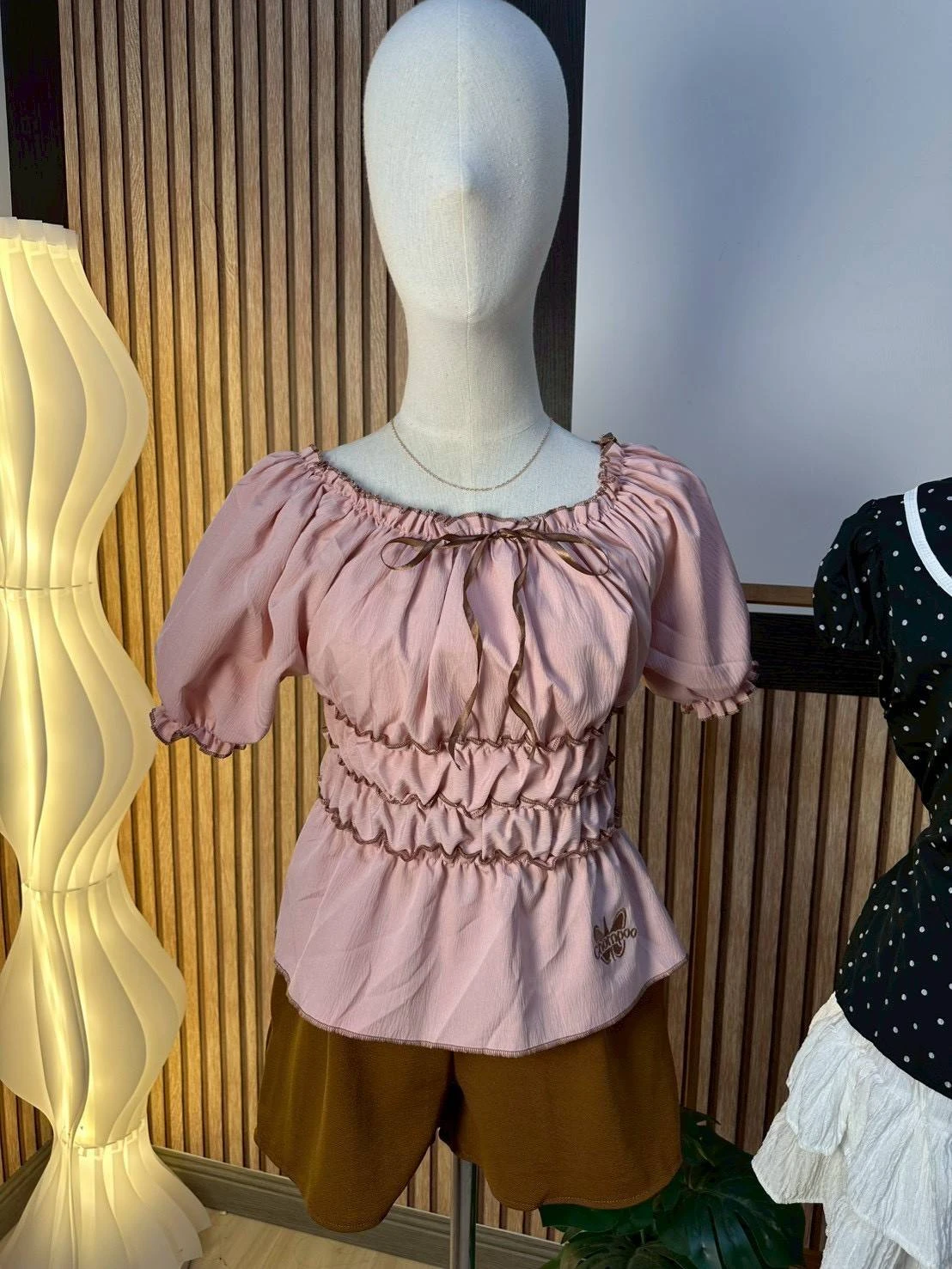 ชุดเซต 2 ชิ้น งานเสื้อทรงน่ารักแต่งโบว์ผูกเชือกงานปัก