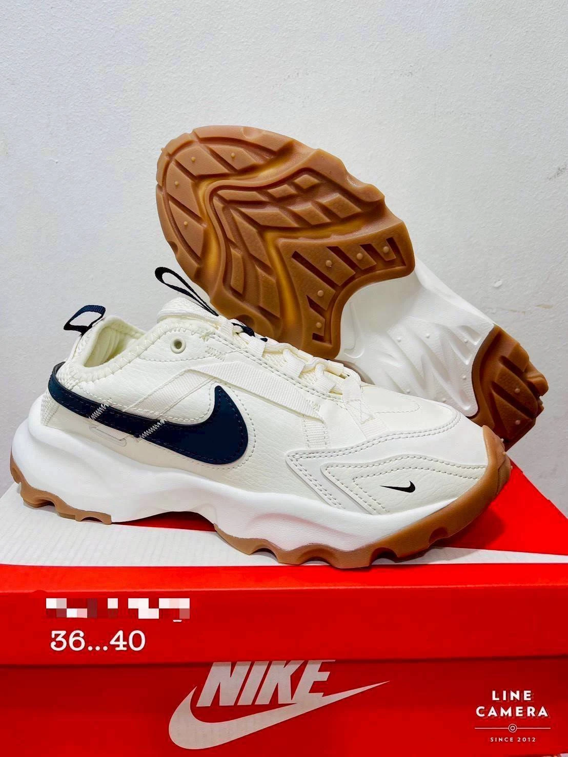รองเท้าผ้าใบ nike พร้อมกล่อง