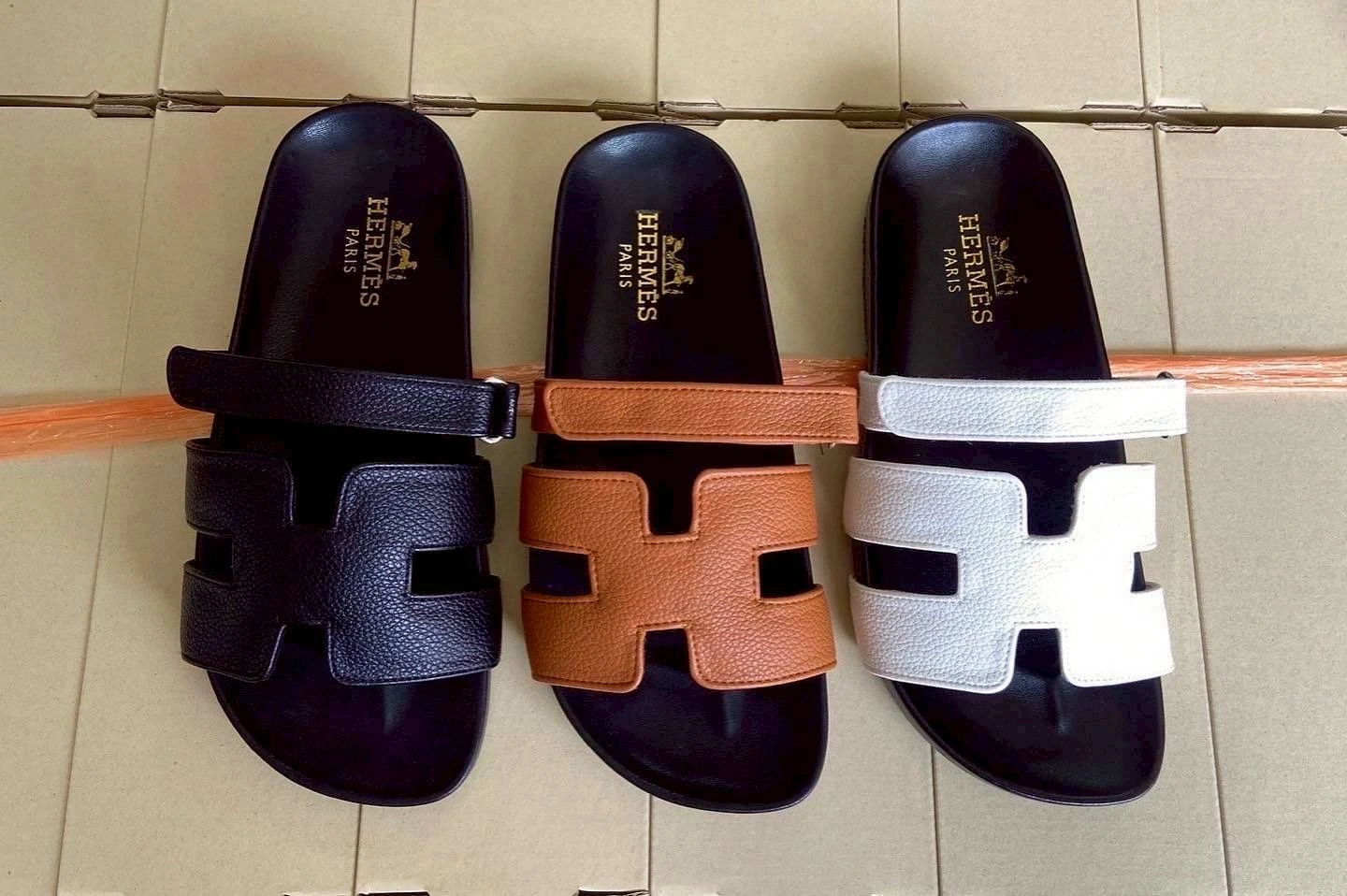 รองเท้าแตะ Hermes สายปรับได้พื้นนิ่ม