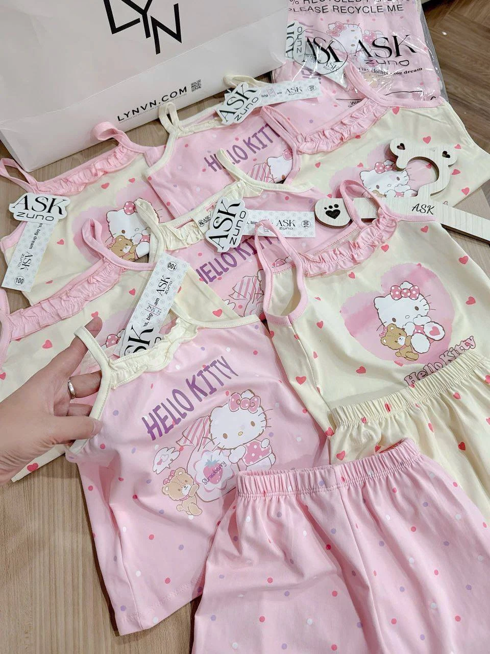 ชุุดเซตลูกสาวคิตตี้ 1 แพคได้ 2 ชุด