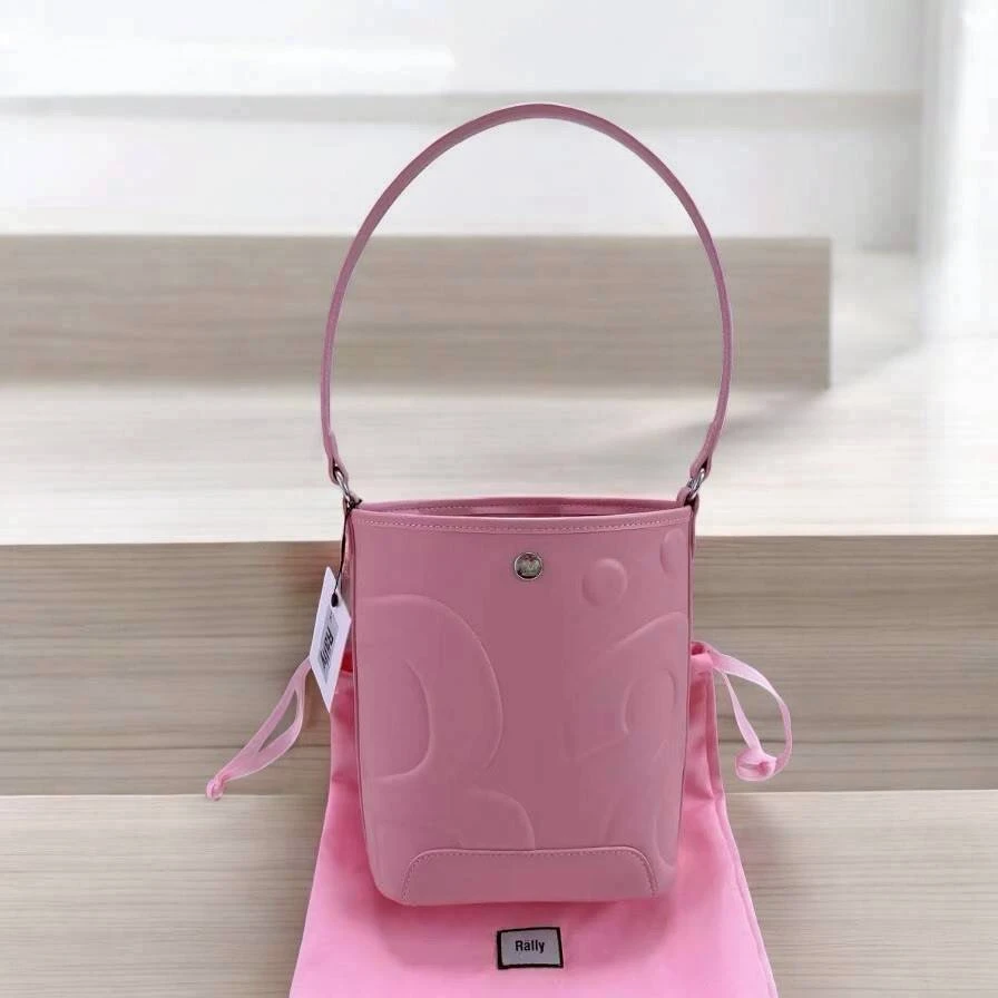 กระเป๋าถือ RALLY ทรงถัง  ป้ายห้อย+ถุงผ้าแบรนด์สีตามกระเป๋าชมพู