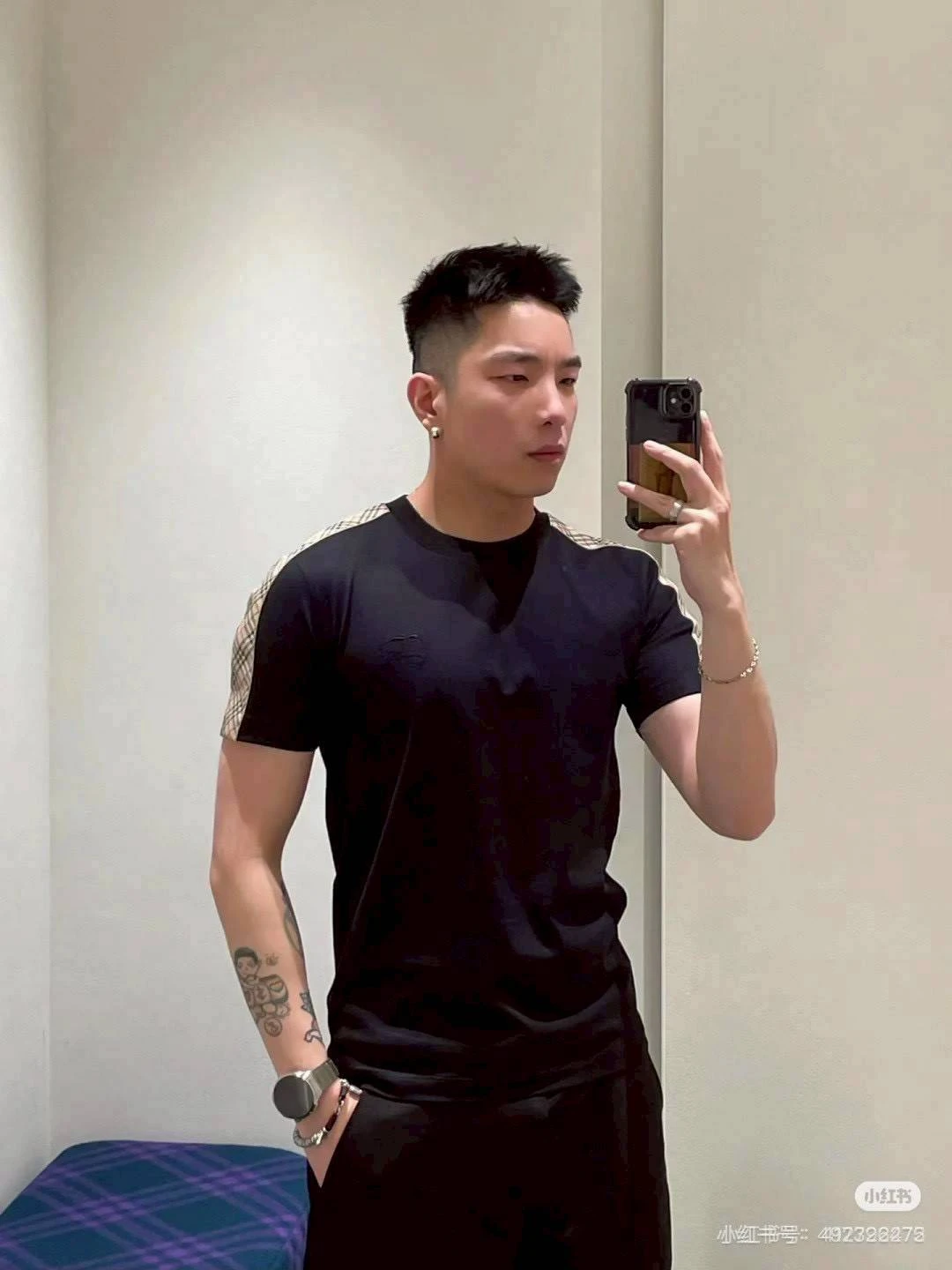 เสื้อสีดำ BURBERRY ใส่ได้ทั้งหญิงทั้งชาย