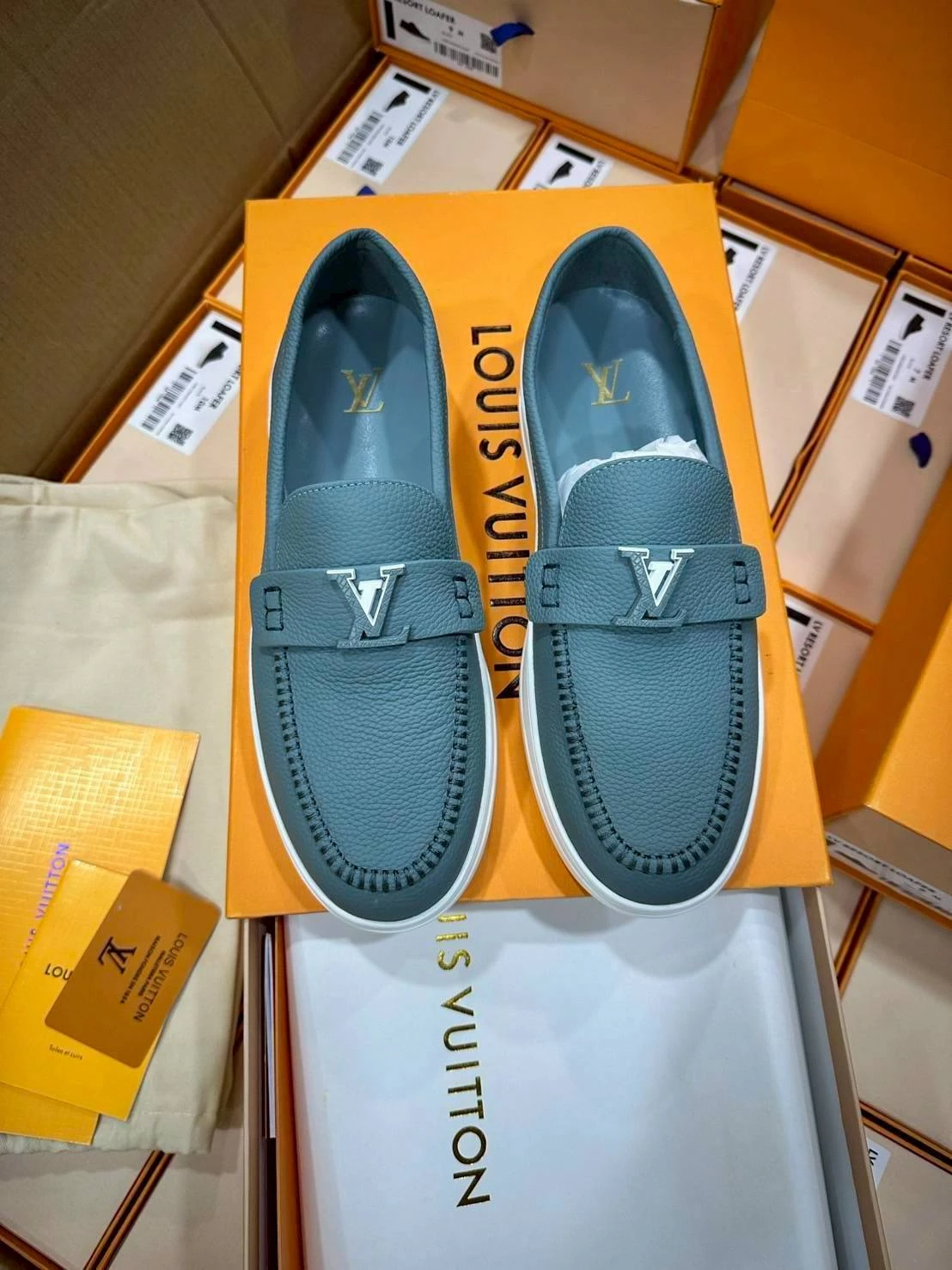 รองเท้าผ้าใบ Louis Vuitton