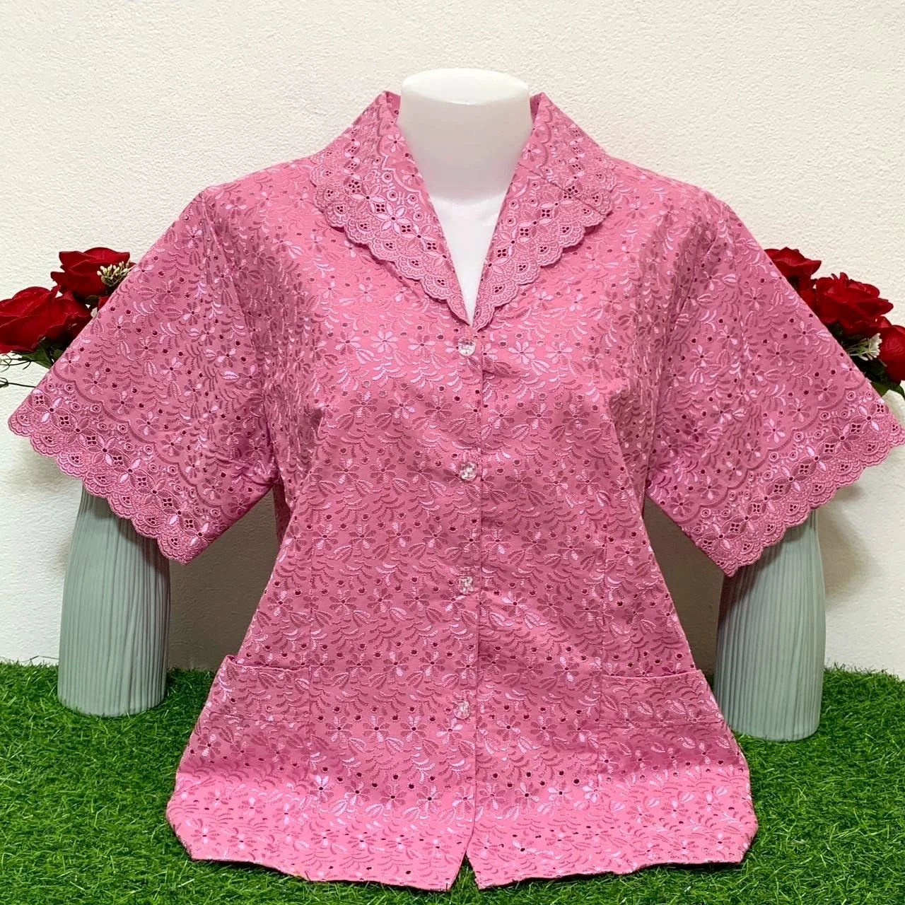 เสื้อลูกไม้คอวีชมพู แขนสั้น อก 42-48