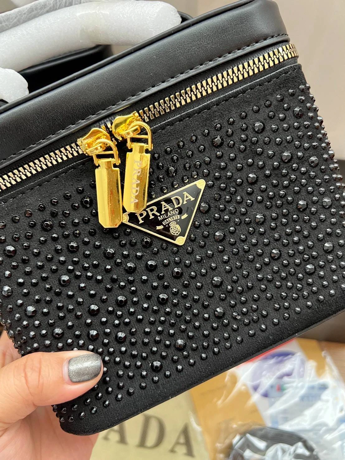 กระเป๋าPrada สะพายได้ ขนาด 8 นิ้ว