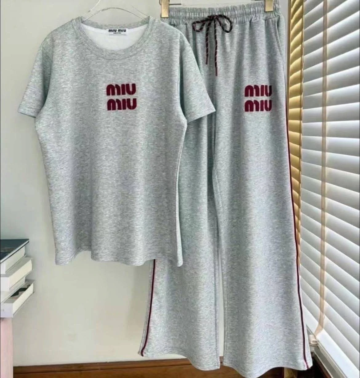 ชุดเซต Miu Miu งานผ้าไม่บางเทา อก 40 เอว 24-32 สะโพก 39