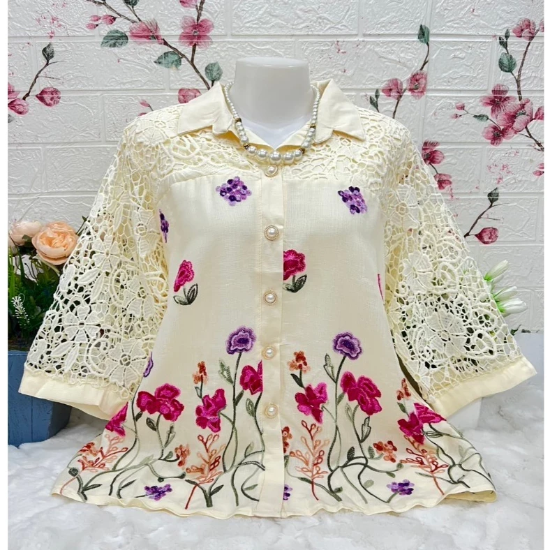เสื้อลูกไม้ลินินผสมผ้าฝ้ายคอปก แขนสามส่วนมีซับในสีครีม อก 44-46
