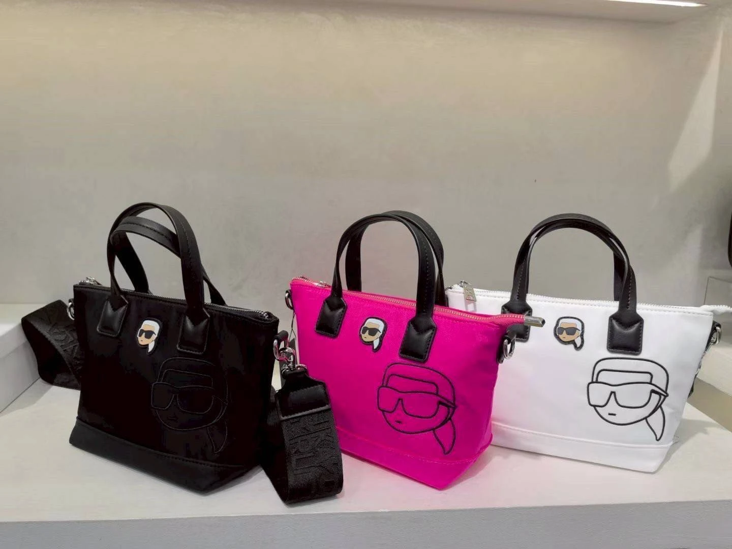 กระเป๋าถือ karl lagerfeld tote bag พร้อมสายสปอร์ต