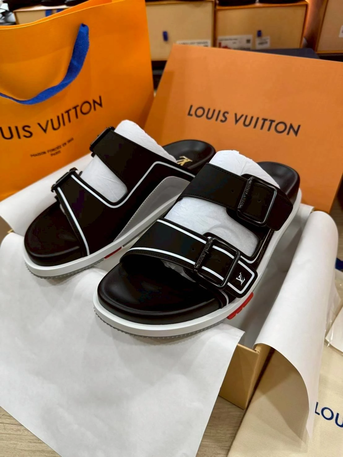 รองเท้าแตะLouis Vuitton พร้อมกล่อง