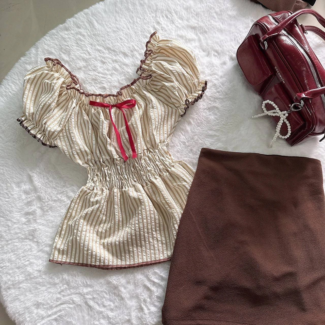 ชุดเซท 2 ชิ้น เสื้อลายริ้วแขนตุ๊กตา +กระโปรงมีซับใน