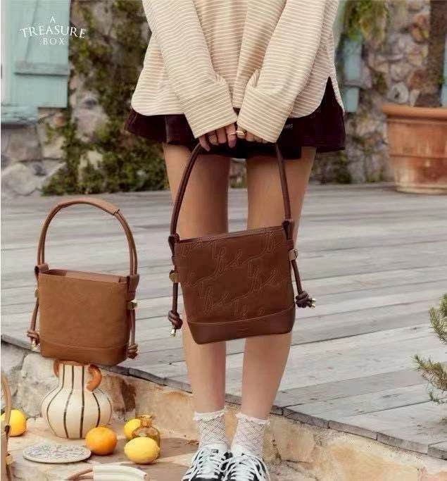 กระเป๋าถือA treasure box พร้อมกล่อง+ box set