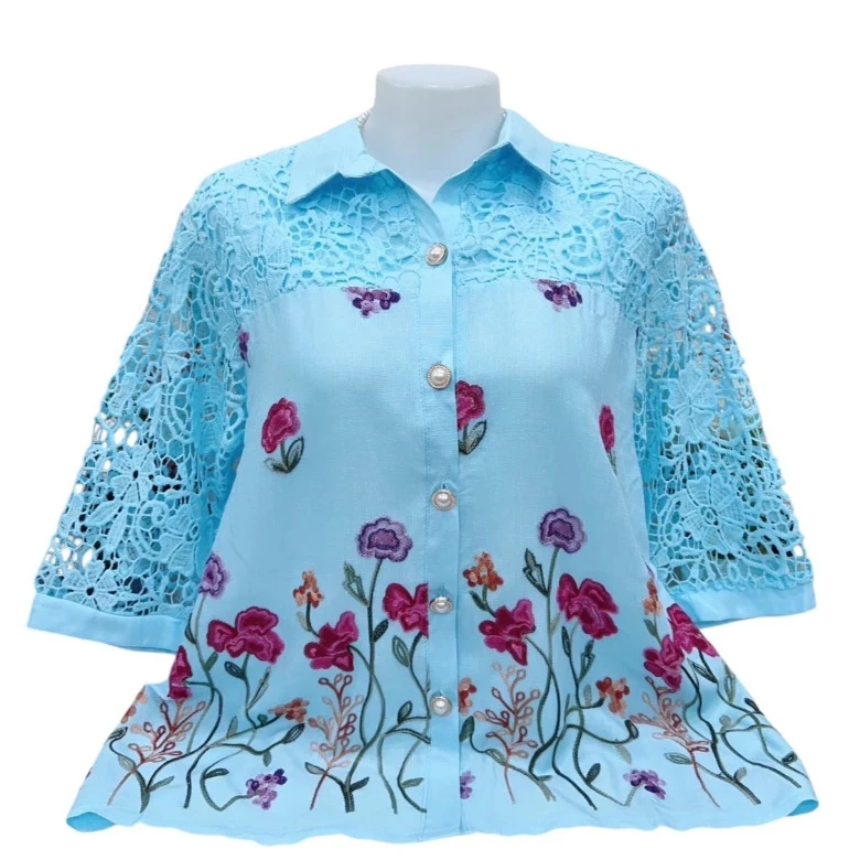 เสื้อลูกไม้ลินินผสมผ้าฝ้ายคอปก แขนสามส่วนมีซับในสีฟ้าอก 44-46