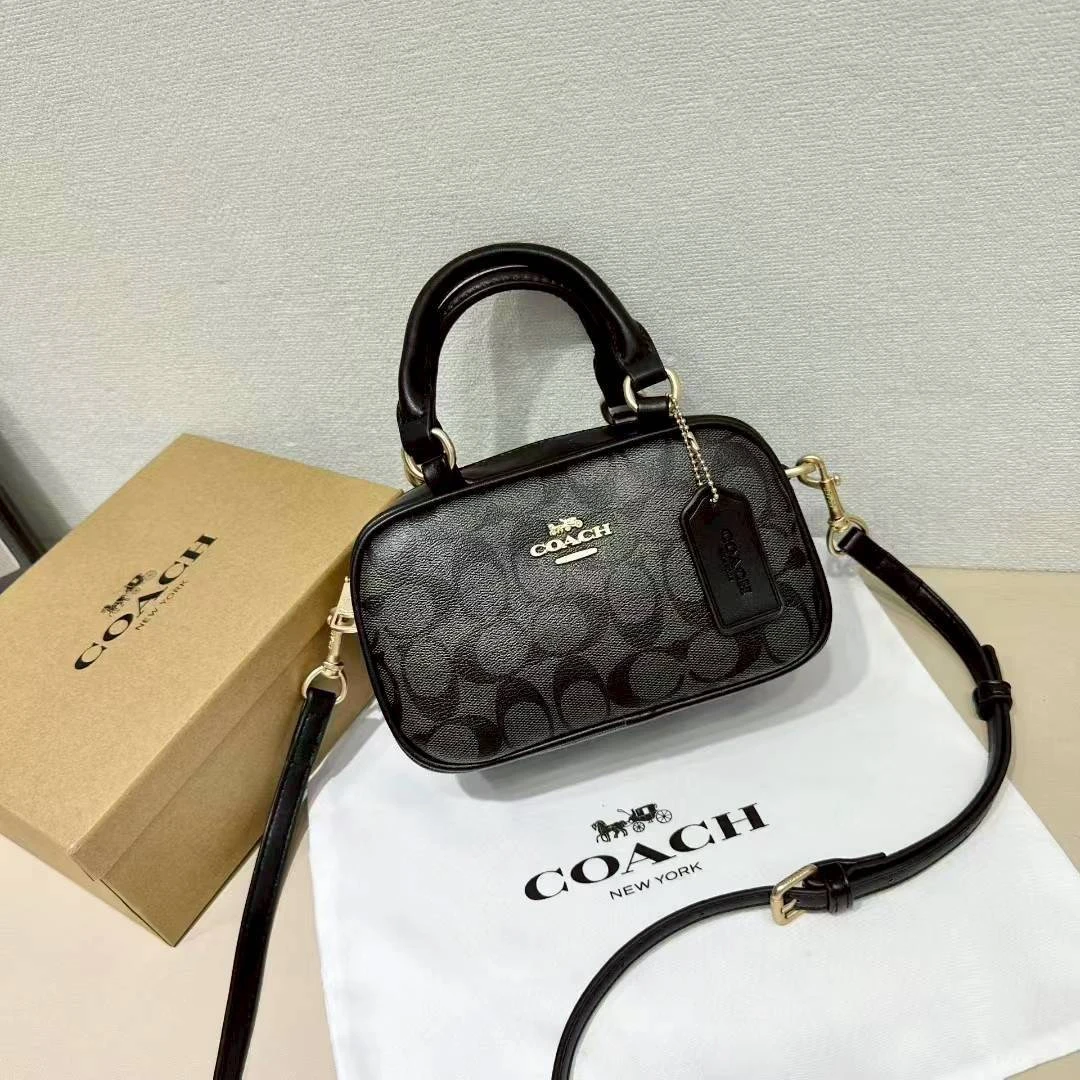 กระเป๋าถือCoach ทรงหมอนสุดฮิต