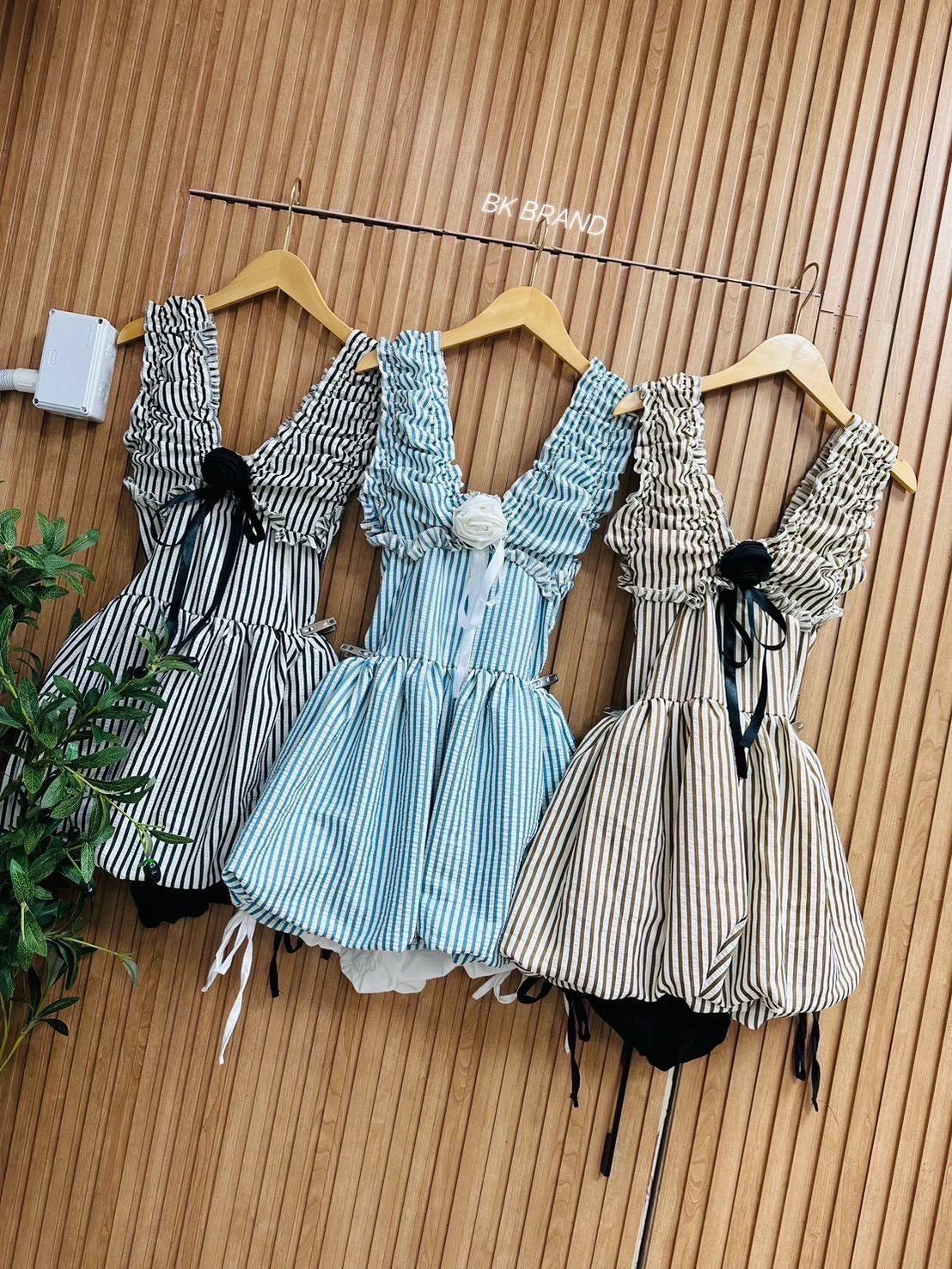 งานเซต2 ชิ้น ผ้าลายฉลุ เสื้อแขนกุดตุ๊กตาอกเสริมฟองน้ำ แต่งลูกไม้ช่วงเอว อก 30-36
