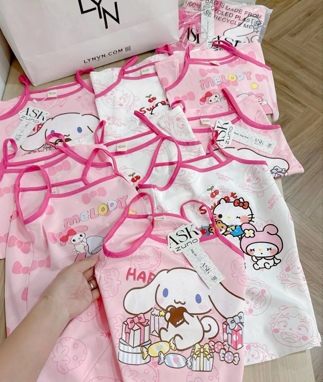 ชุดเดรสลูกสาวลายSanrio ครบเซต 3 ตัว