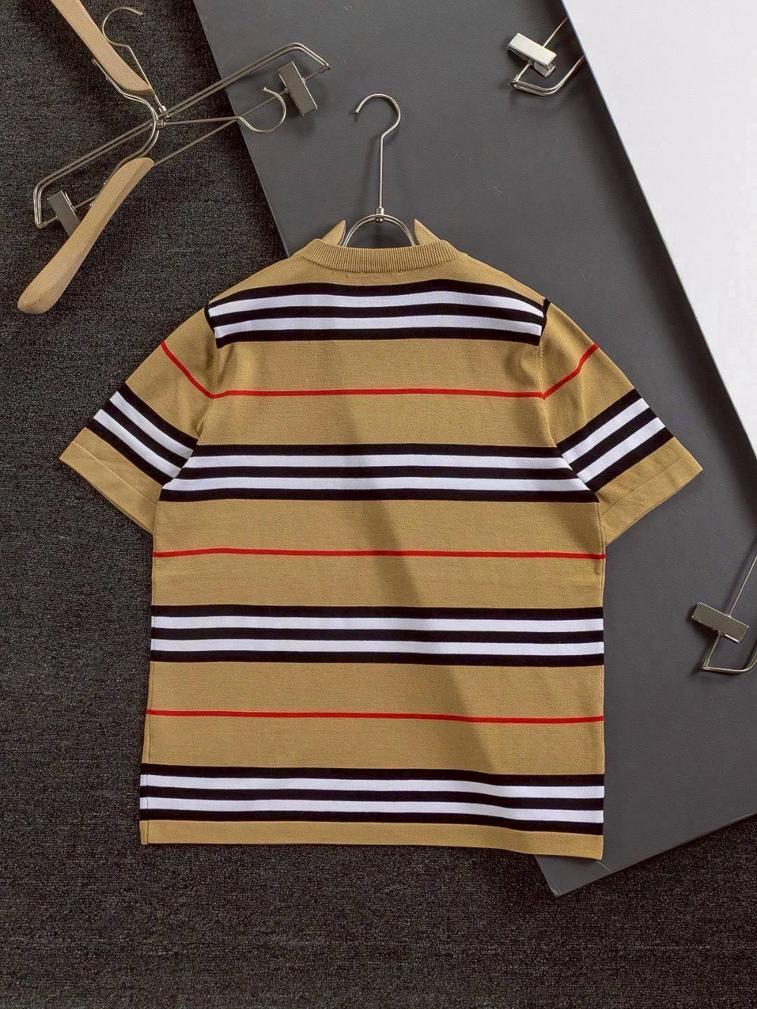 เสื้อสีน้ำตาล ลายทาง BURBERRY