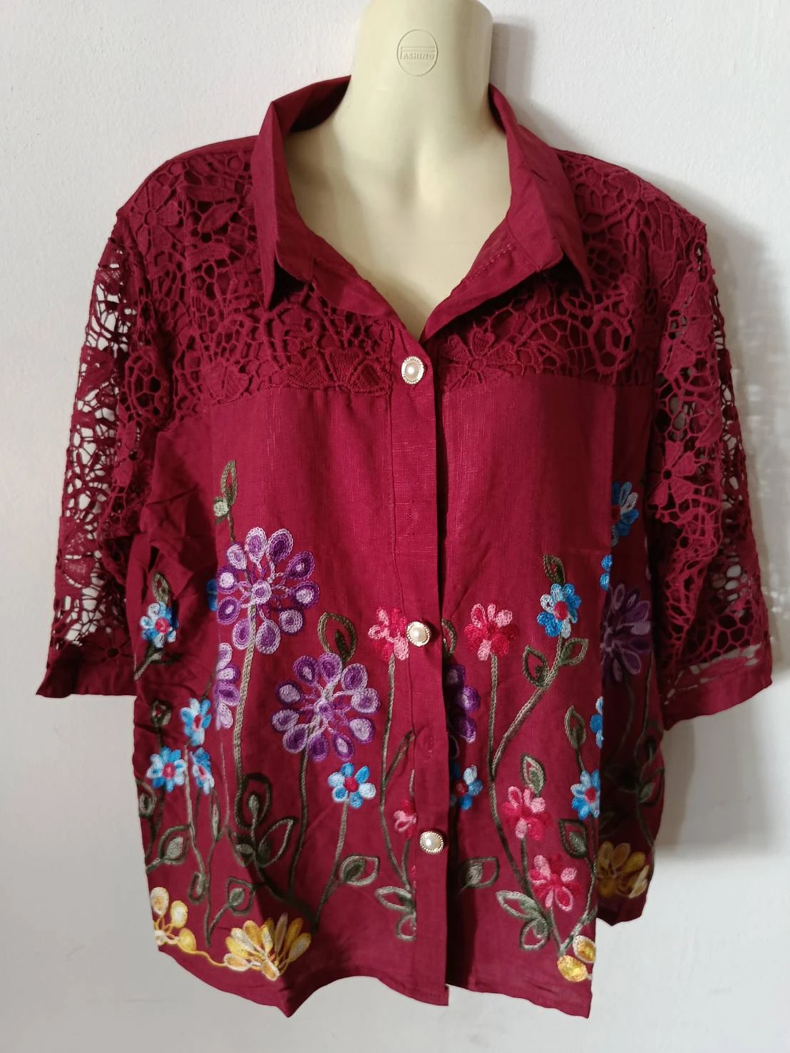 เสื้อลูกไม้ลินินผสมผ้าฝ้ายคอปกแขนสามส่วน มีซับในสีแดง อก 40-42
