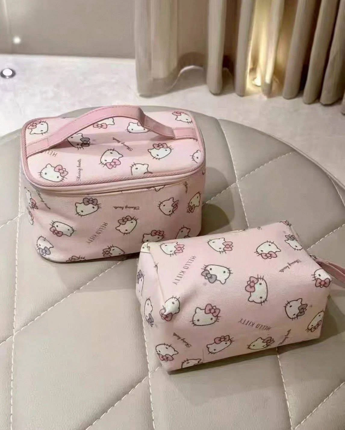 กระเป๋าเครื่องสำอางค์คิตตี้ 1 แถม 1