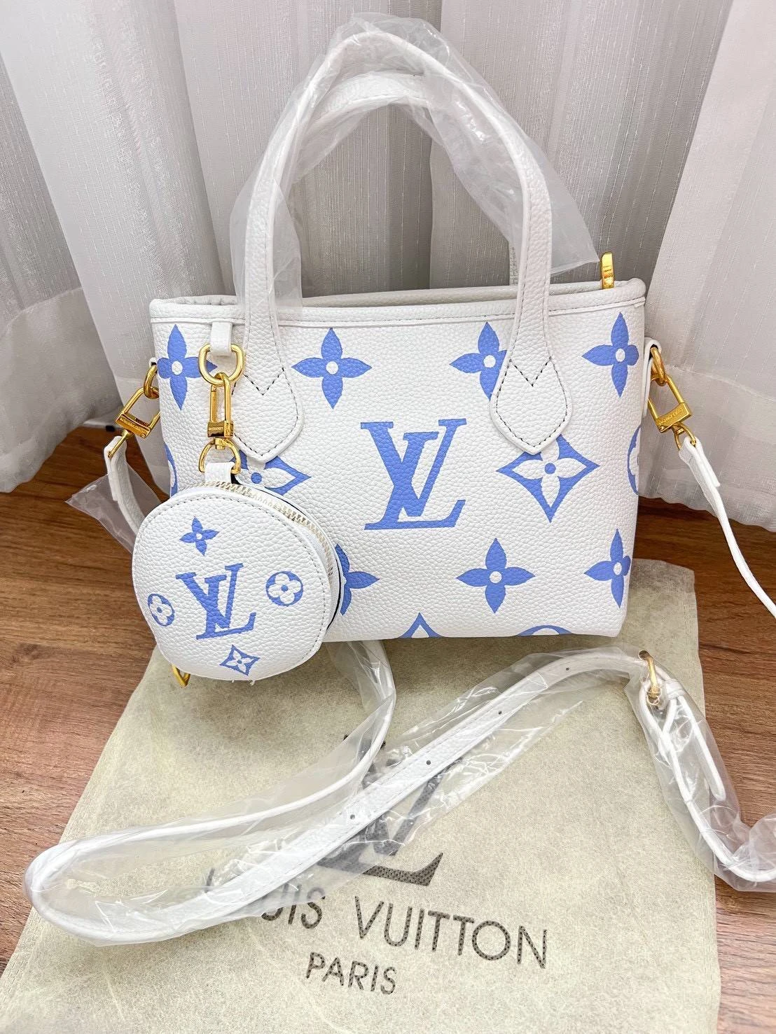 กระเป๋าถือหลุยส์ลาย LV มี 7 สี