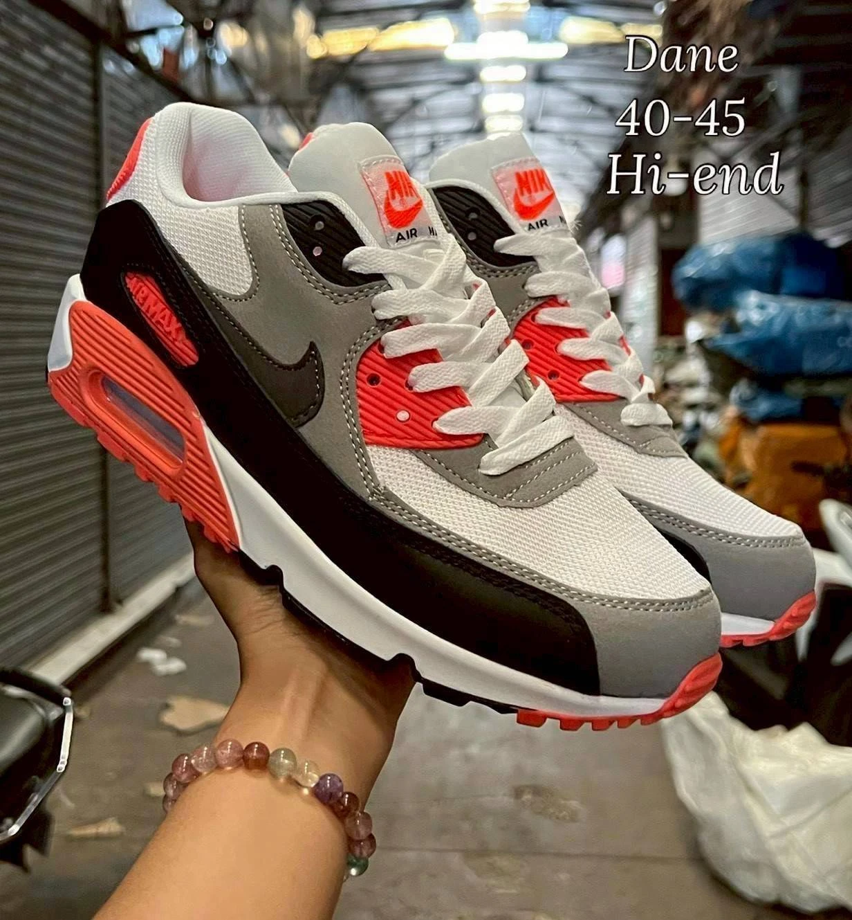 รองเท้าผ้าใบไนกี้สีเเดง  ไซต์ 40-45